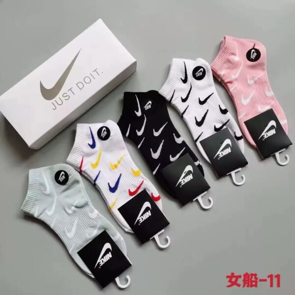 Multi 5pcs Pack Socks with Gift Box